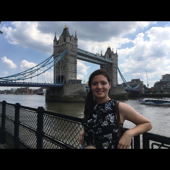 Meet your Posher, Nicole - Picture 3 of 3